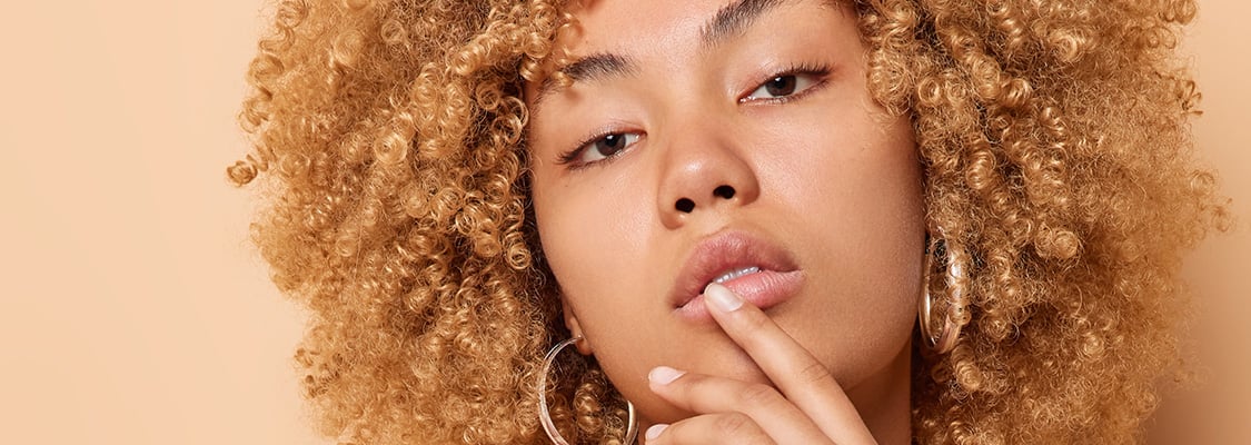 Model with darker blonde / caramel blonde